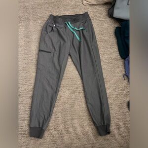 Figs Zamora jogger scrub pants size small in graphite